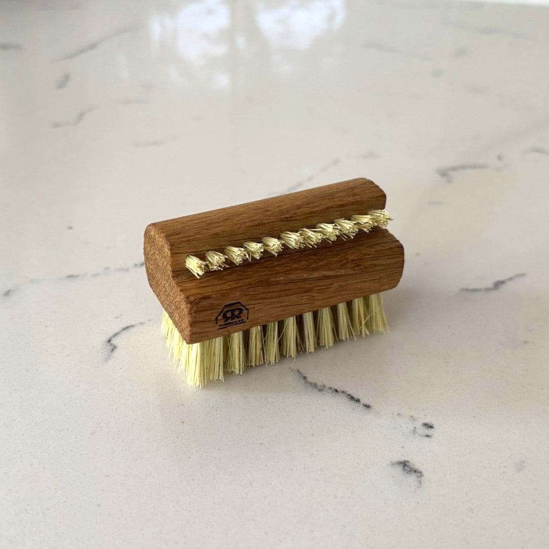 Oak Travel Nail brush