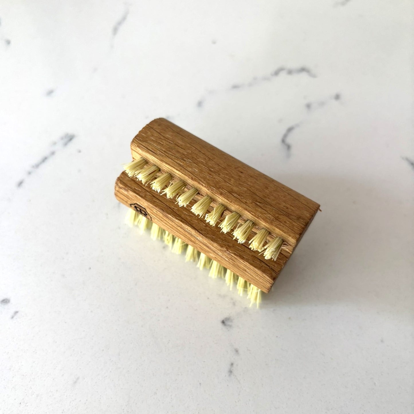 Oak Travel Nail brush