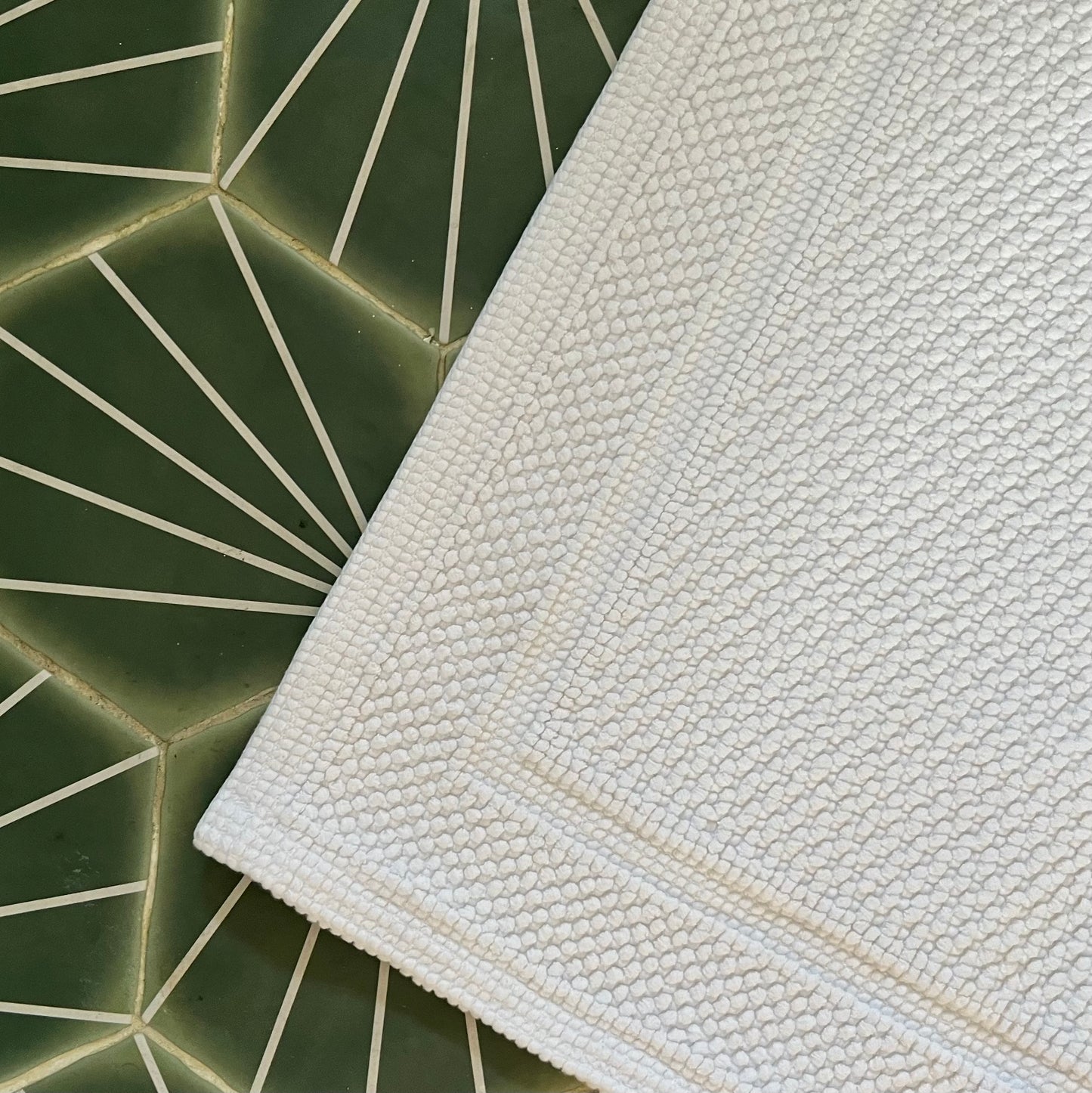 Bee Waffle White Bath Mat