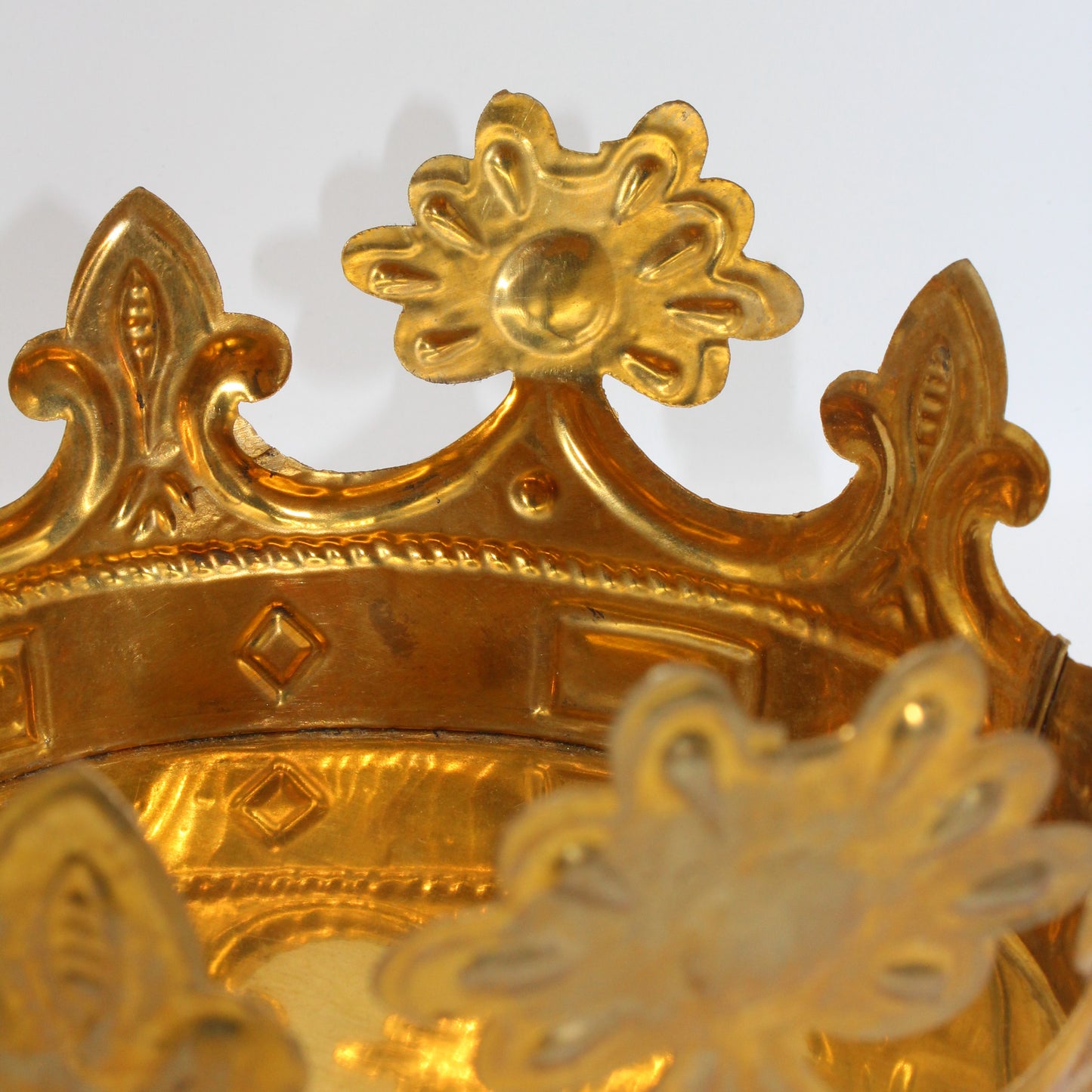 Crown Table Centre Close Up Right