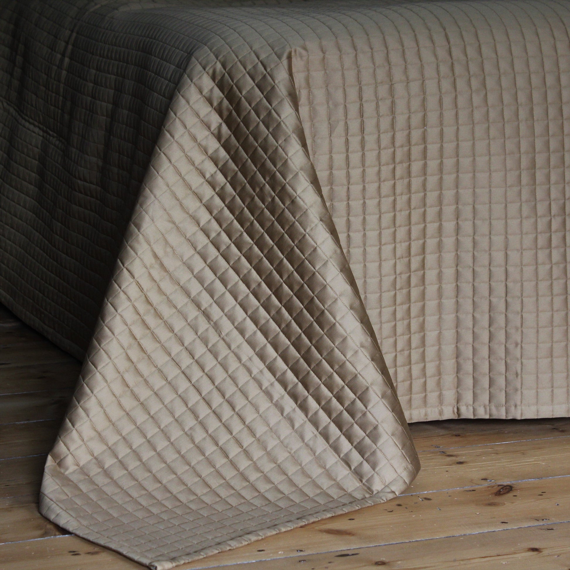 Fleet Reversible Bedspread Gold/Sable Lifestyle