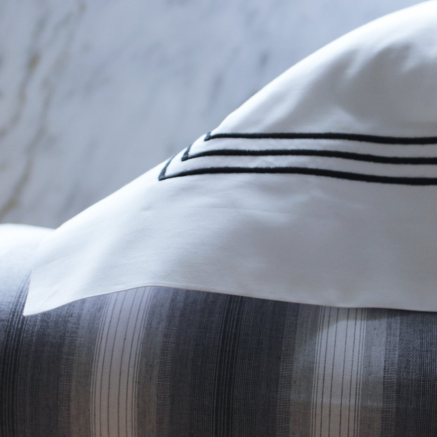 Palazzo White/Black Pillow