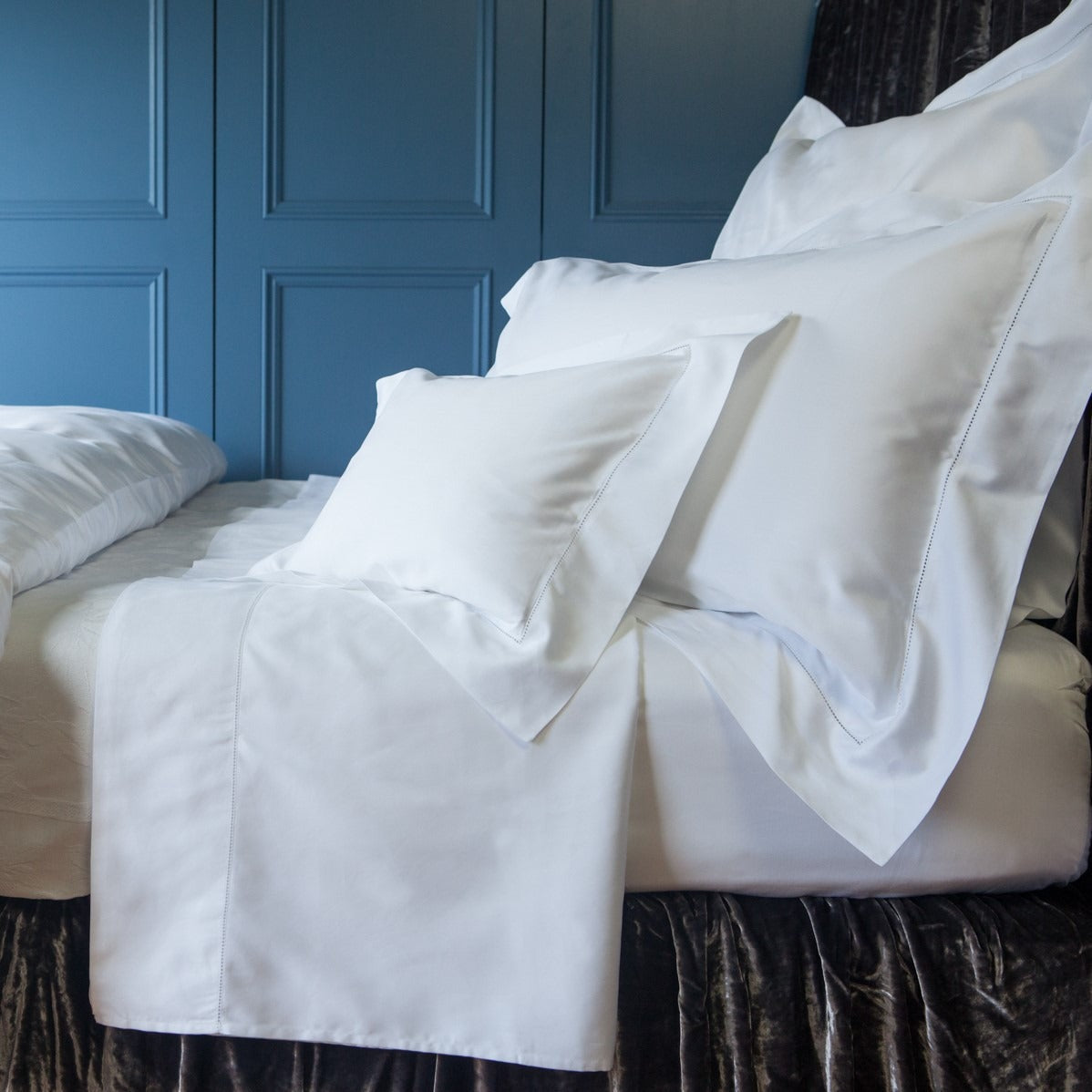 Venice White on Bed
