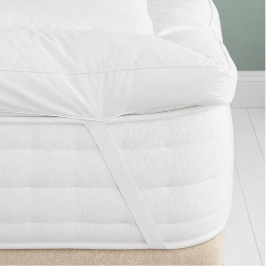 white mattress topper with elstic corners