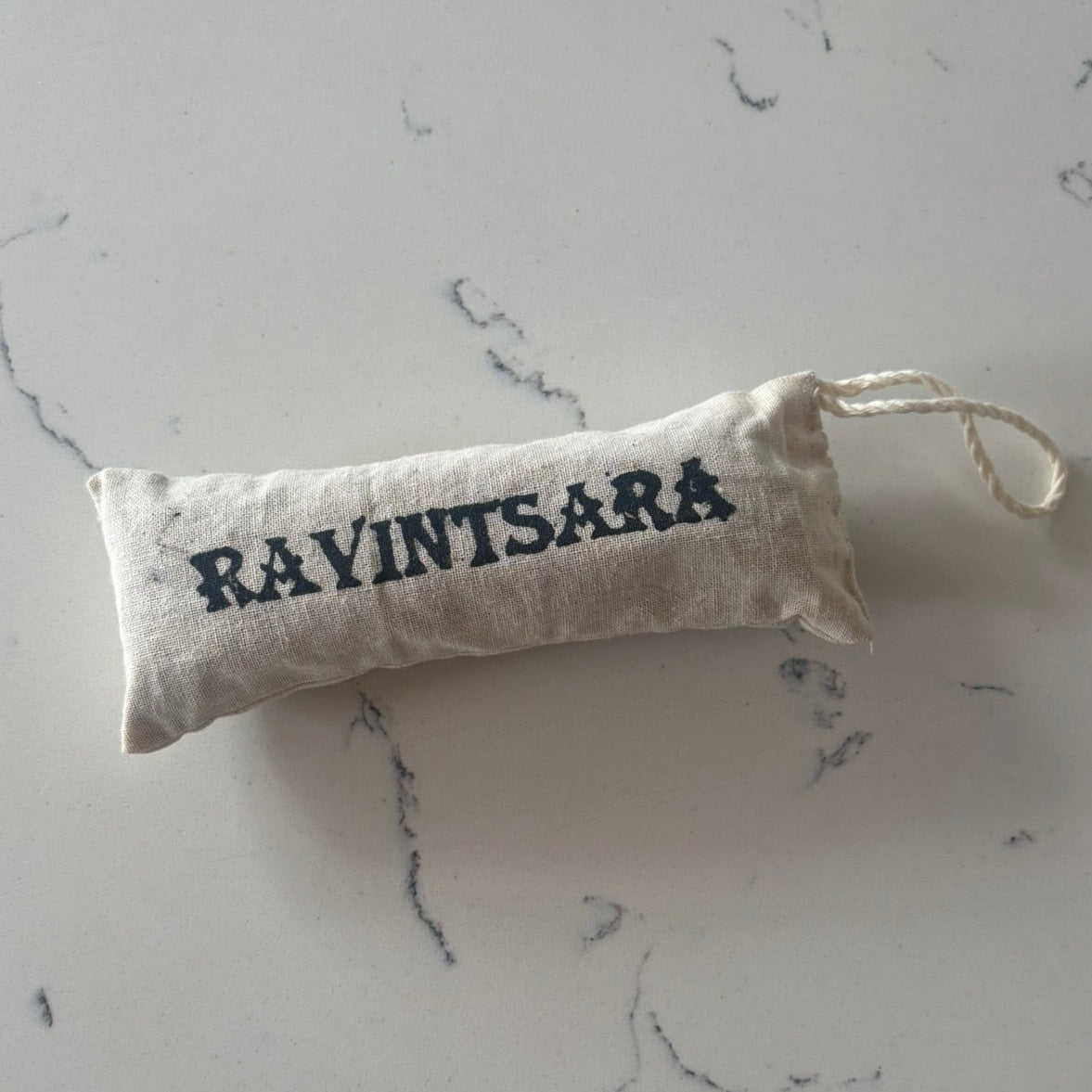 Ravintsara and vetiver sachet.