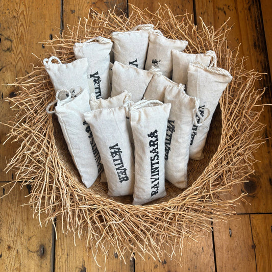 Vetiver and ravintsara sachets.