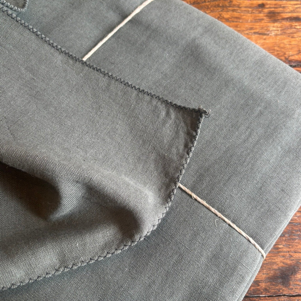 khaki linen ableoth with overlocked edge
