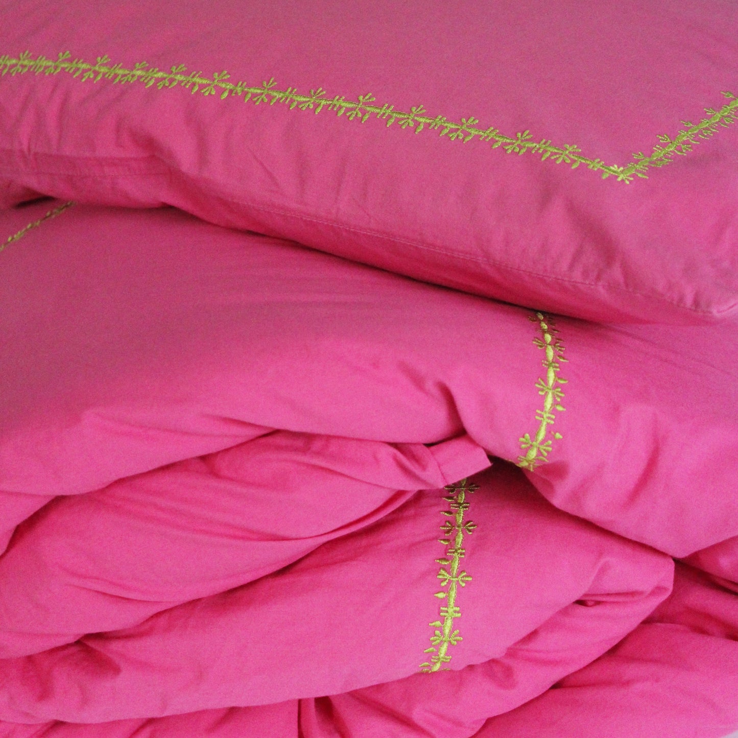 Pasha Children's Embroidered Bedset - Pink