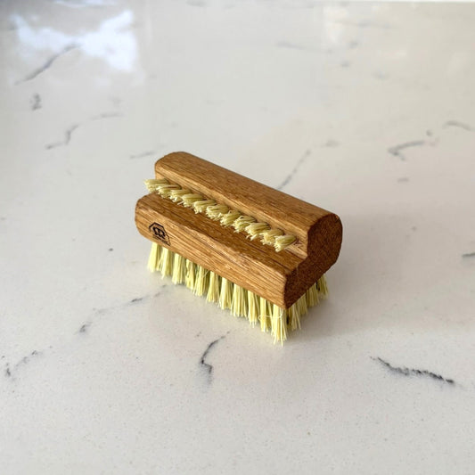 Oak Travel Nail brush