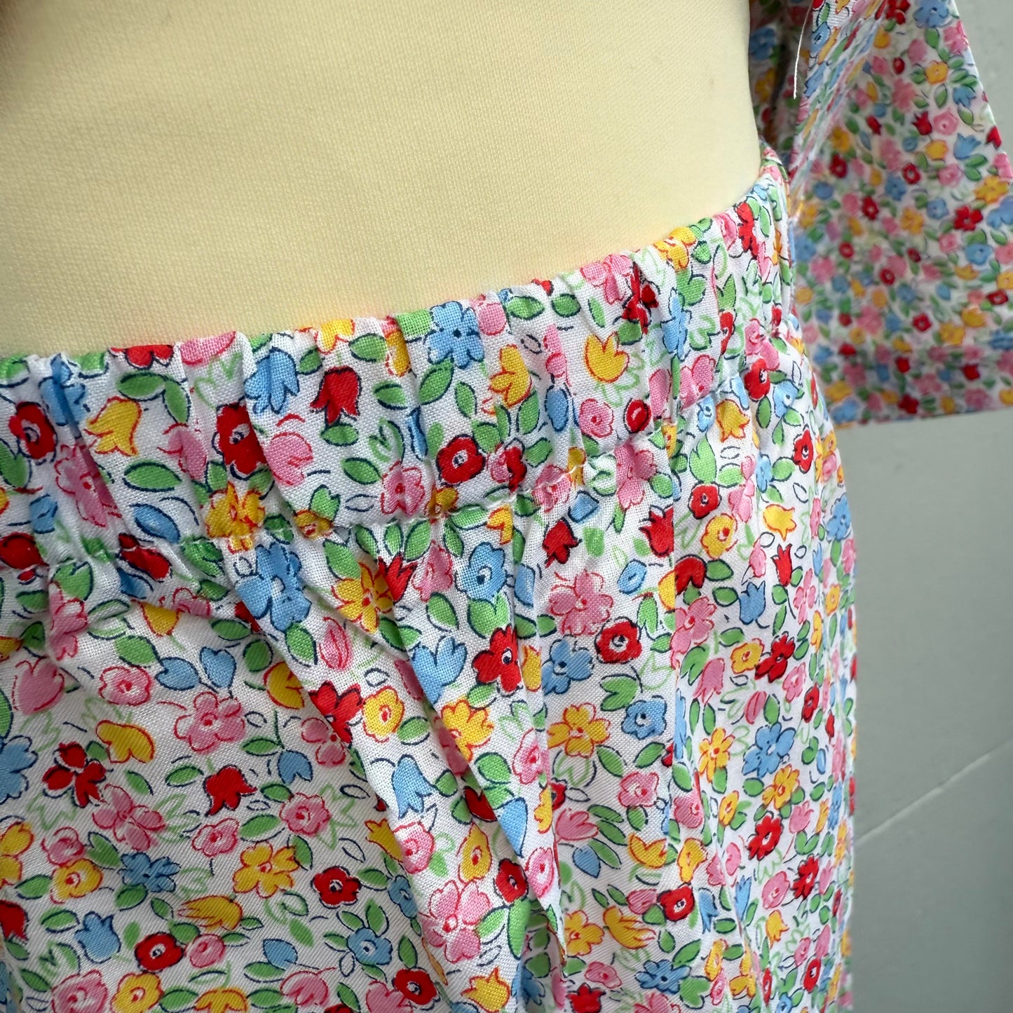 wide elastic waste band of pyjamas