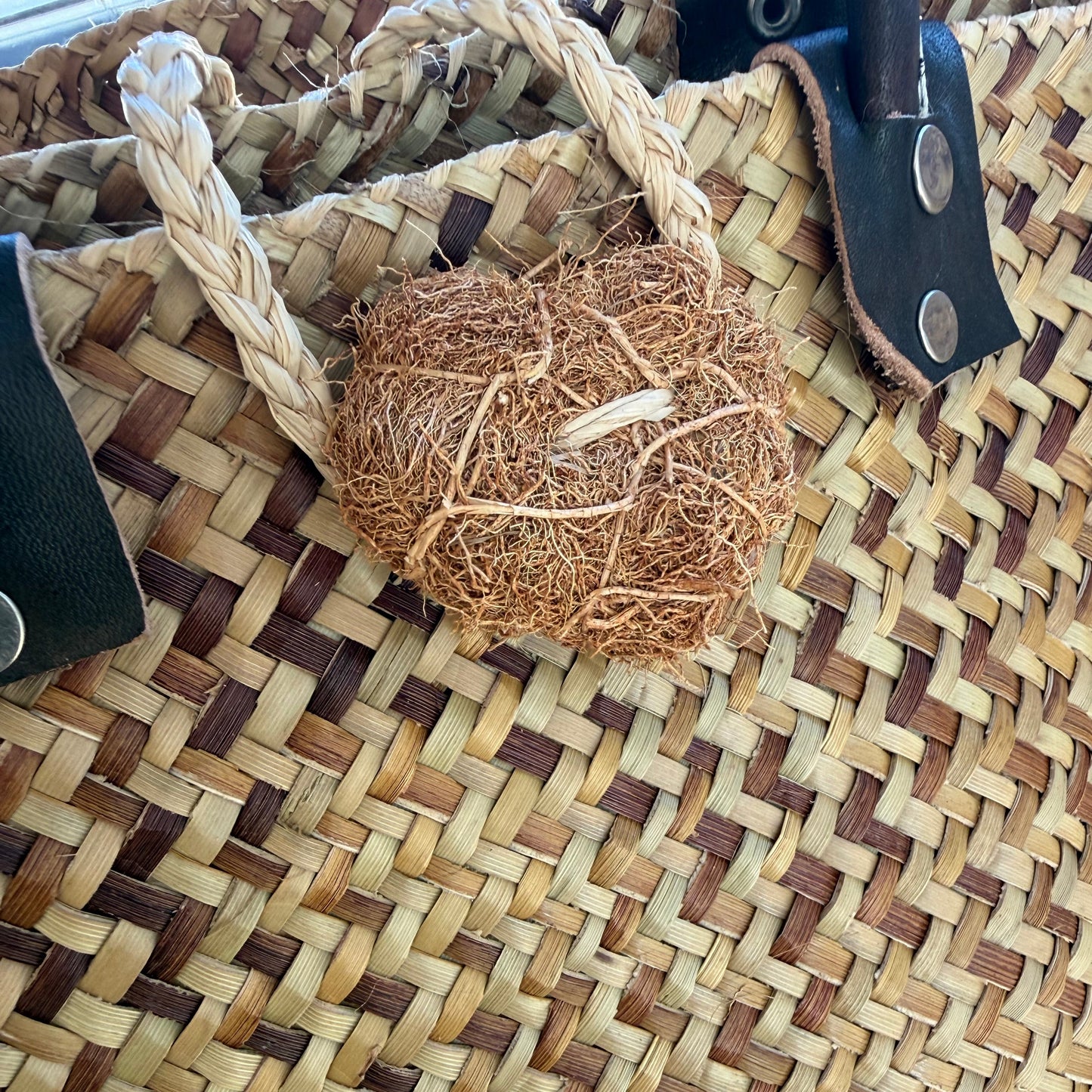Palm fibre basket with vetiver button
