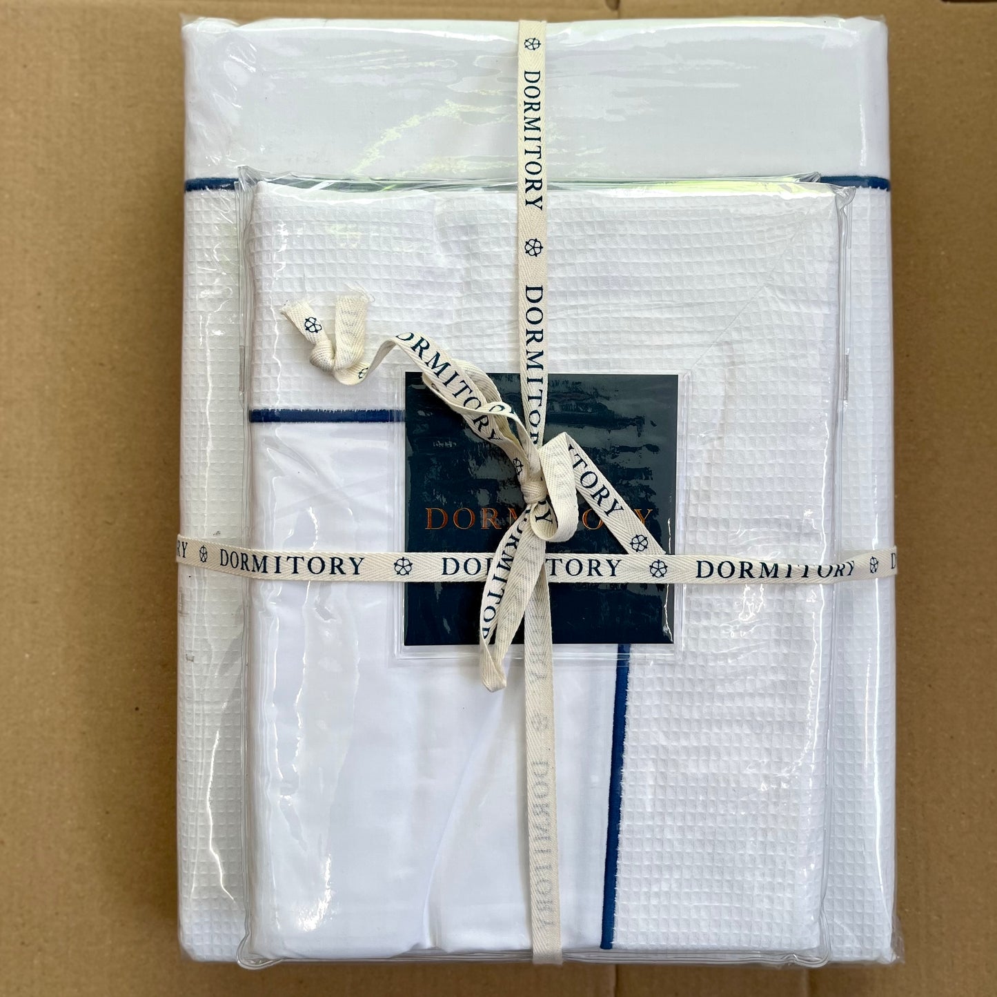 Hoxton Duvet Cover Set White/Navy Packaging