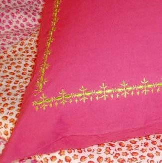 Pasha Children's Embroidered Bedset - Pink Close Up